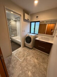 ユニットバス、洗面台、トイレ